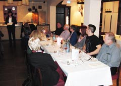 Industriemeister lernen sich zu benehmen