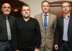 - Jahreshauptversammlung 2013 - v.L 1 Vorsitzender Landesverband Dieter Kocab, 1. Kassierer Björn Riedesel, 1 Vorsitzender Holger Paulus, 1 Schriftführer Klaus Blaschke.